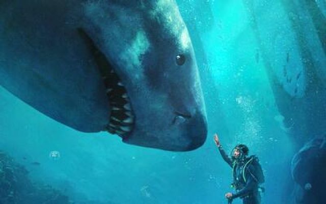 《巨齿鲨2：深渊》“张九溟触碰巨齿鲨”正片片段