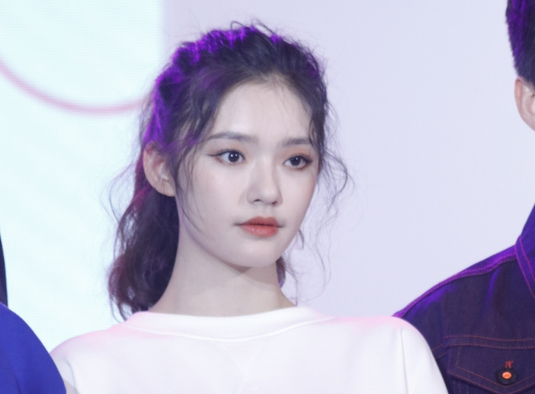 甜美可人！林允五官精致少女感爆棚