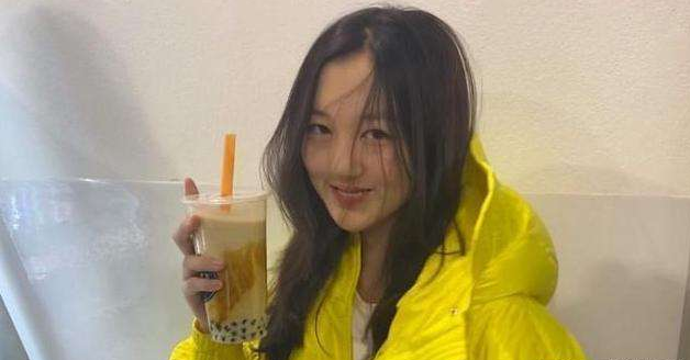 王菲女儿李嫣回国度假，晒近照自侃圆润不少