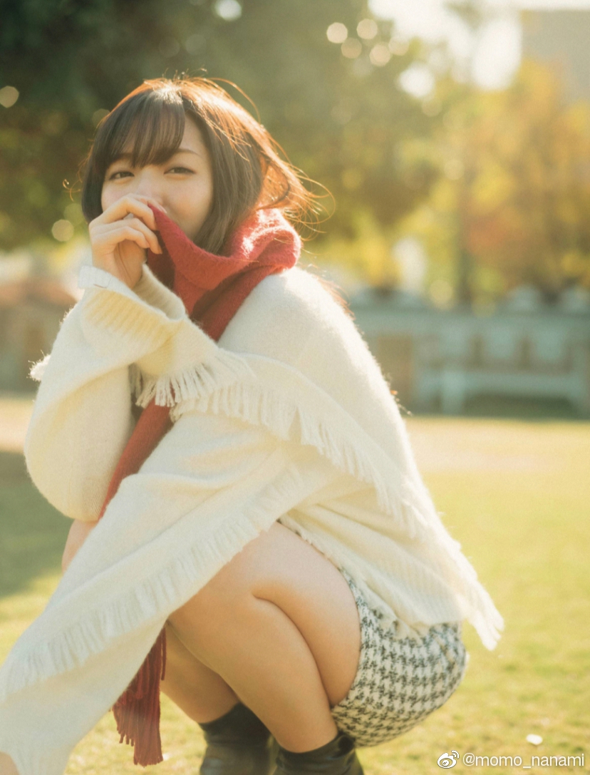 铃木爱理冬装写真登杂志 穿白色毛衣显冬日温柔气质