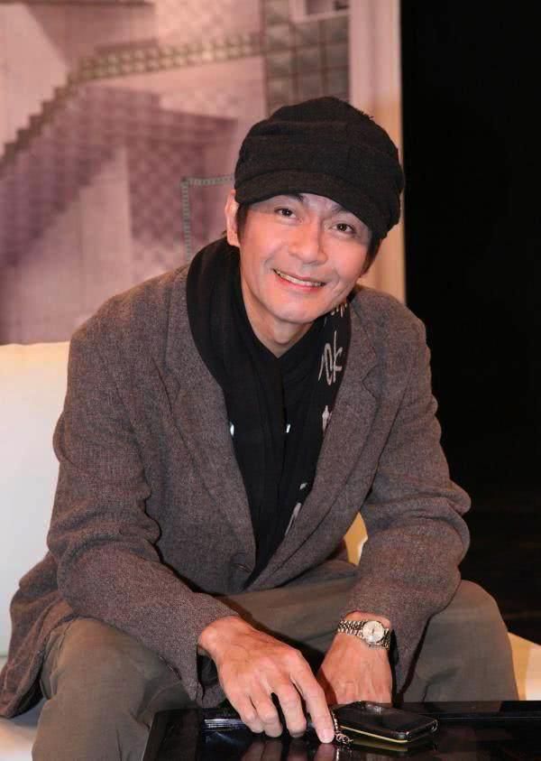 57岁江华时隔24年重返亚视献唱帅气依然，无意复出拍剧享受做歌手