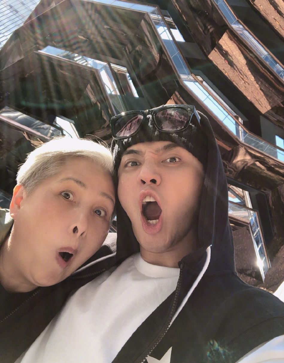 罗志祥晒与妈妈18张合照 感慨发文表达爱意