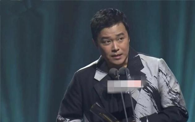 辟谣离婚！陈思诚获奖公开感谢佟丽娅 女方露甜笑