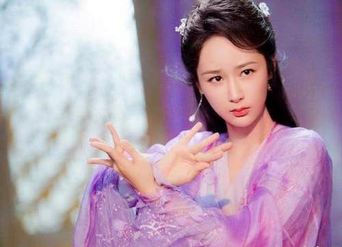 杨紫被整容医院当例子做宣传 仅眼睛被贴胶布条