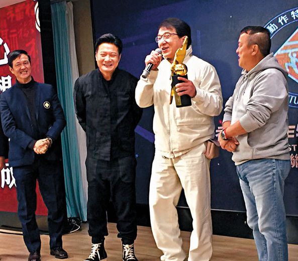 成龙与曾志伟获颁杰出贡献奖 《扫毒2》成最喜爱电影