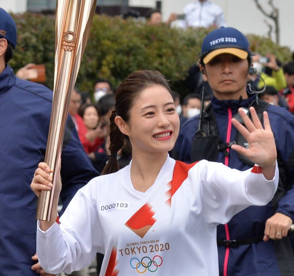 石原里美现身奥运会圣火传递彩排 元气满满笑容灿烂