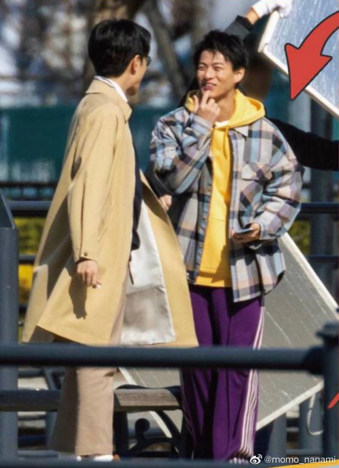平野紫耀中岛健人出街被拍 搂肩说笑气氛欢乐