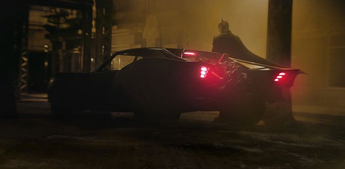 《蝙蝠侠》首次公开蝙蝠车造型 科技感足