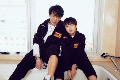 吴镇宇调侃儿子身材 费曼有爱回怼：我要叫人打你