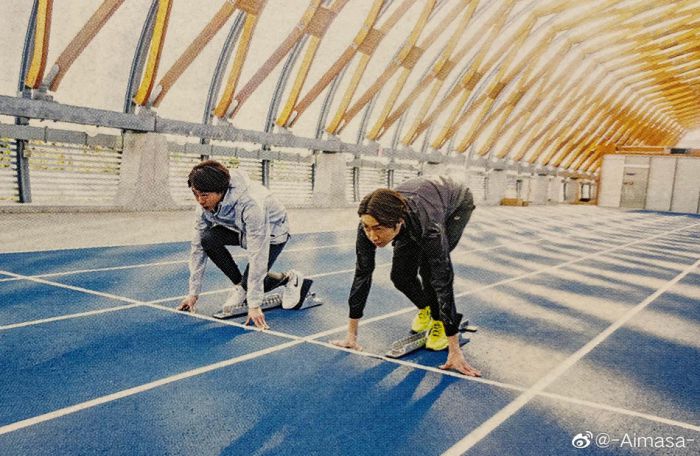 岚成员相叶雅纪樱井翔合拍写真 两人迎风一起赛跑