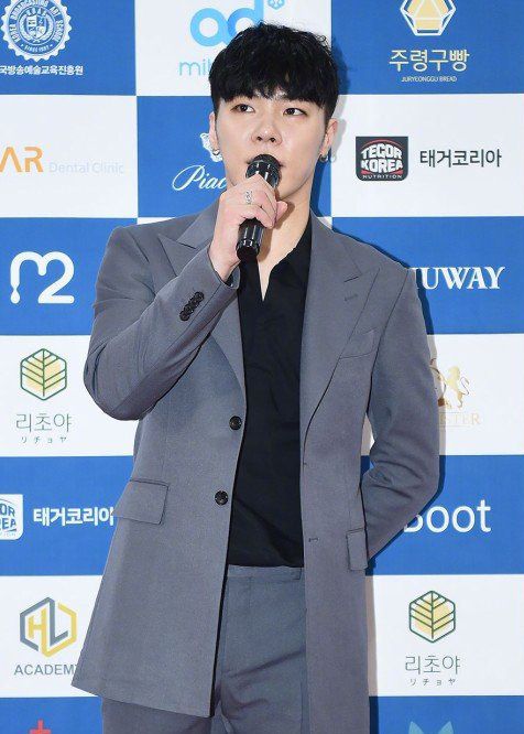 韩国男歌手辉星在卫生间晕倒 疑似服用睡眠麻醉剂