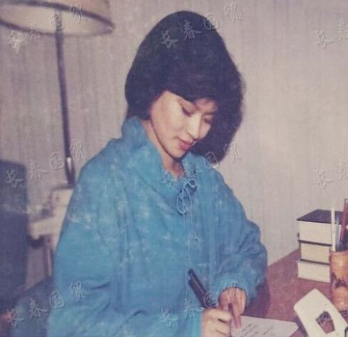鞠萍30年前旧照曝光 笑容甜美亲和力十足