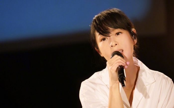刘若英线上演唱会再唱《后来》 与歌迷互动流泪感伤