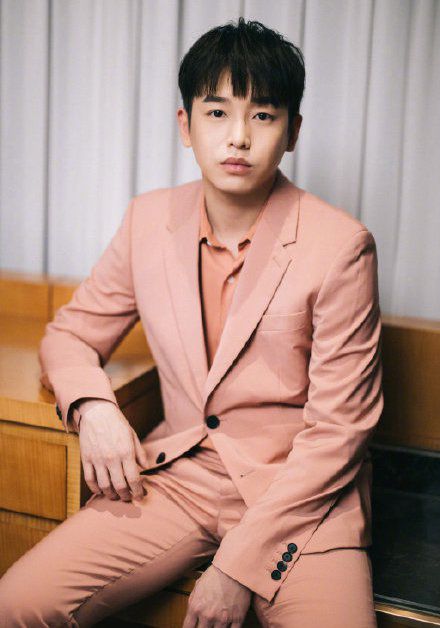彭昱畅发文承认恋情 表示女方不是张婧仪