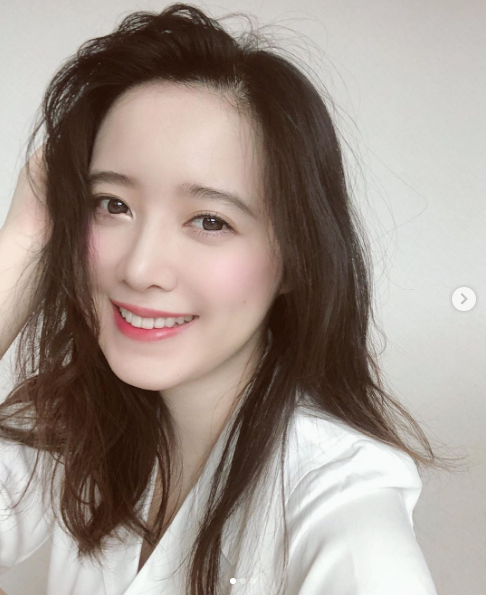 具惠善晒近照面色红润少女感十足 甜笑迷人比以往瘦了半圈