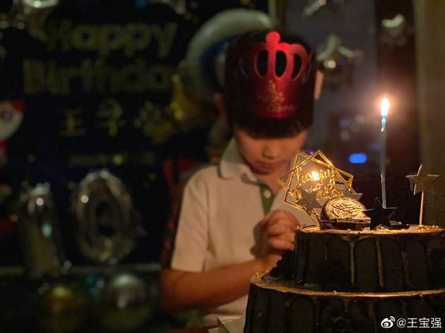王宝强发文为儿子庆祝10岁生日：你陪我慢慢变老
