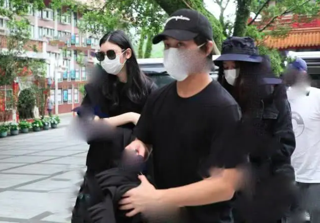 何猷君何超莲传闹掰后现身 两人拒谈为何互相取关