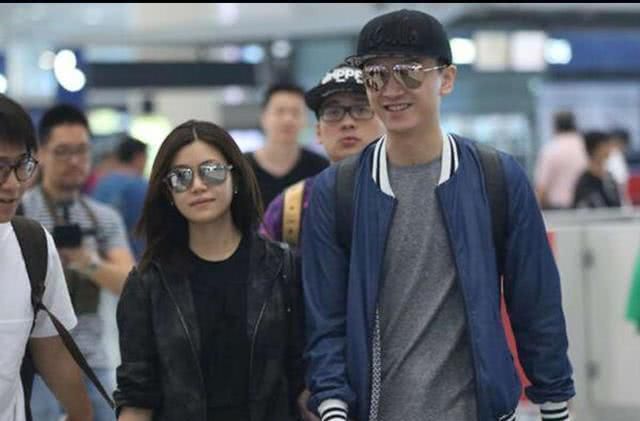 陈晓和陈妍希同框恩爱现身机场