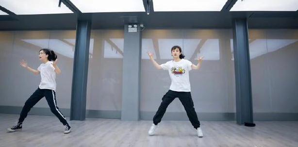 孙俪拉妹妹跳舞庆祝她高考结束 网友表示蹲一个舞蹈视频