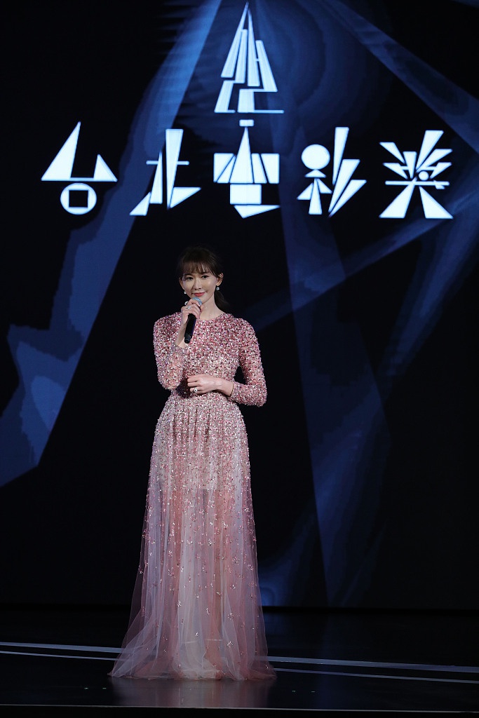 林志玲亮相台北电影节红毯破怀孕传言
