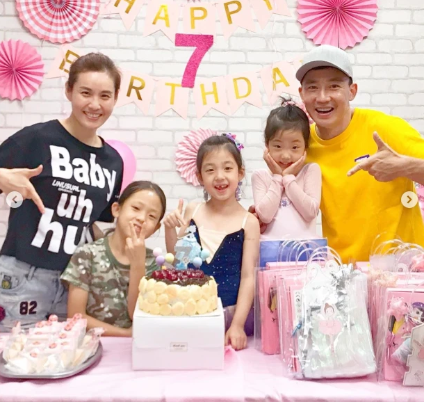 刘畊宏为女儿办7岁生日派对 晒一家五口全家福超幸福