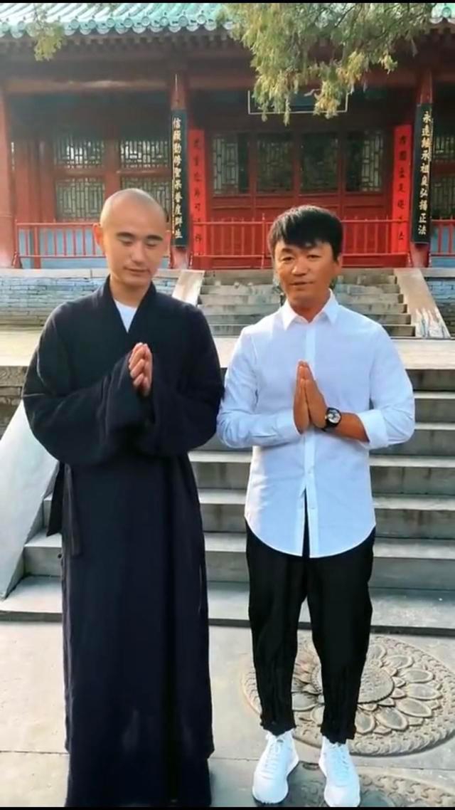 王宝强低调现身少林寺：心怀感恩