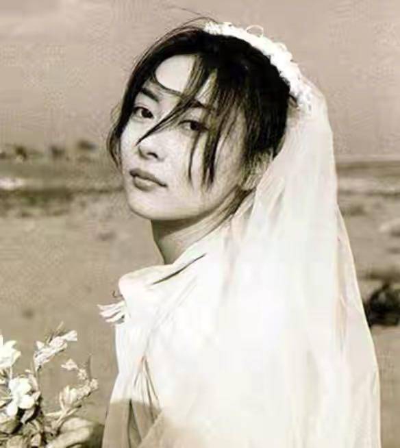 日本女星中山忍20年未嫁，一见李连杰误终身