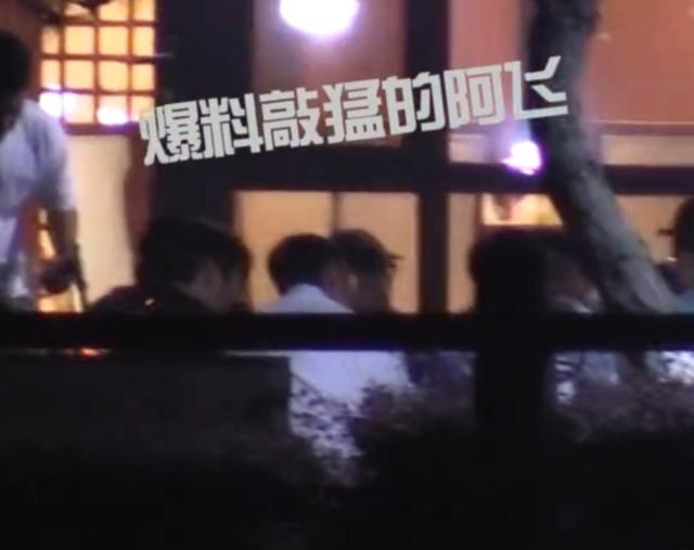 不惧发福！沈腾收工后与马丽宋小宝撸串喝酒