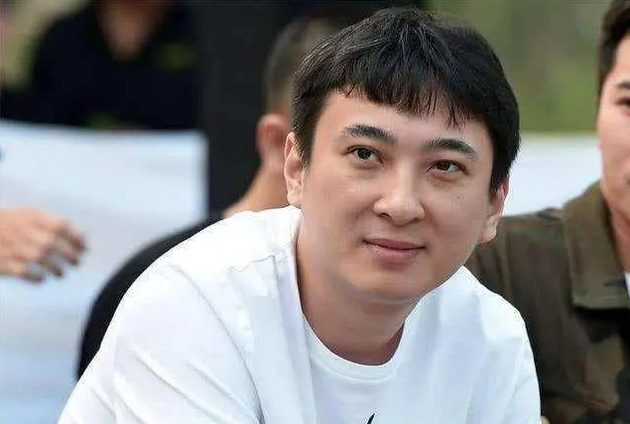 王思聪又双叒点赞网友吐槽鞠婧祎微博