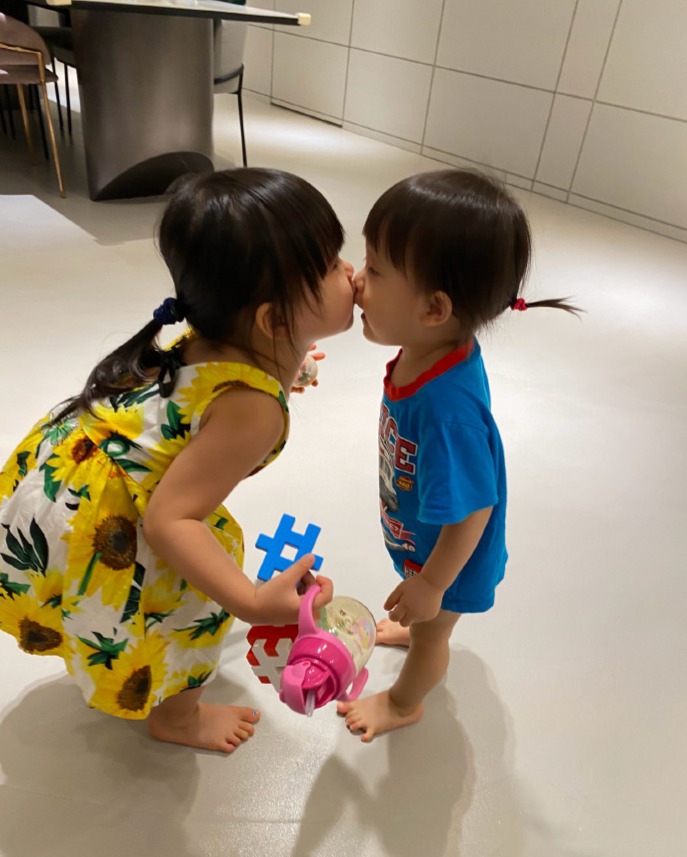 江宏杰晒儿女萌照示爱福原爱