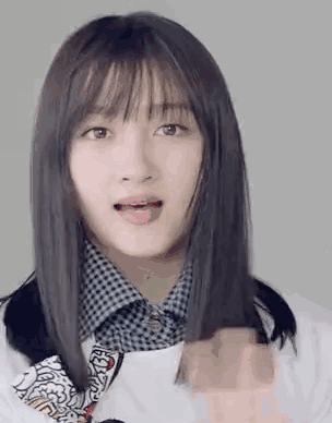 关晓彤齐刘海配大圆脸像老了十岁