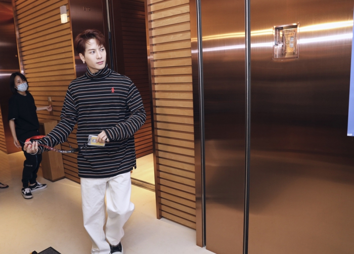 王嘉尔：30岁以后请叫我“草莓干”