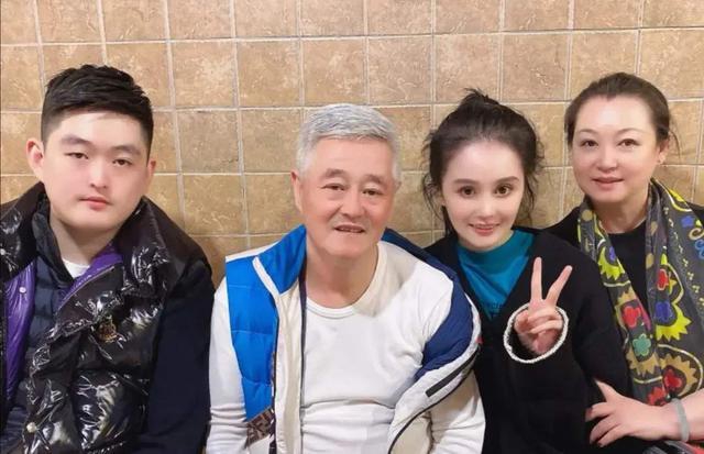 赵本山41岁长女近照 身材富态苦尽甘来