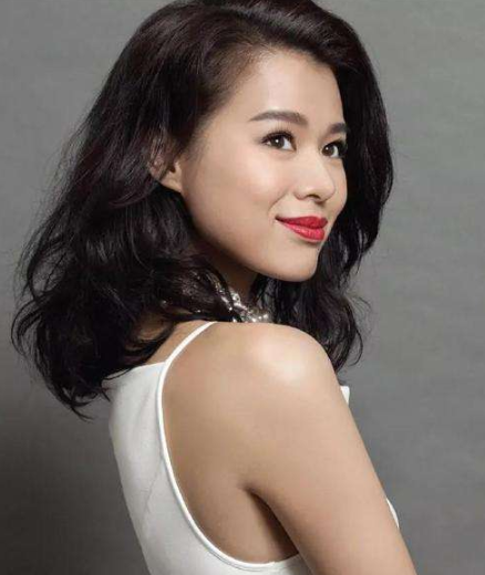 胡杏儿素颜出镜，获4位导演狂赞，演技却赶超赵薇
