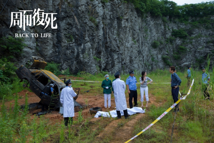 《周而复死》发布定档海报预告片，11月13日上演“惊天阴谋”