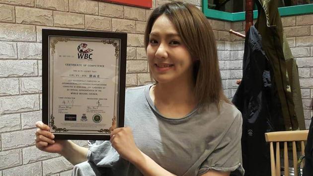 女星刘雨柔拿下WBC证照