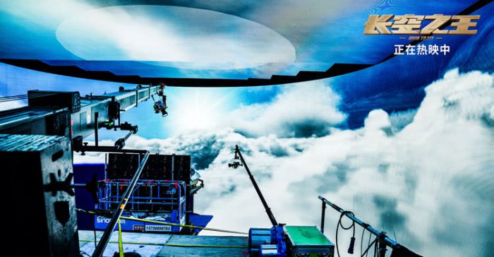 《长空之王》发布幕后特辑 歼-20真机实拍 挑战大规模LED虚拟拍摄