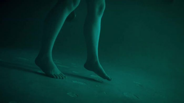 恐怖片《暗泳》首曝预告 你家游泳池底藏着神秘恶灵