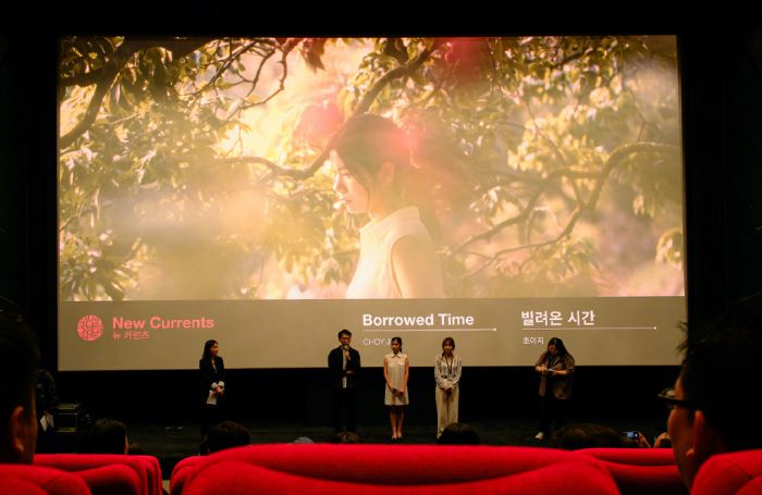 《人海同游》亮相釜山国际电影节主竞赛新浪潮单元 同步释出国际版海报