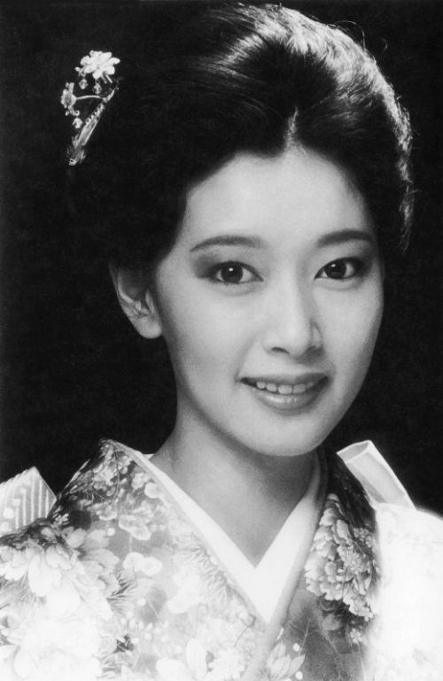 夏目雅子