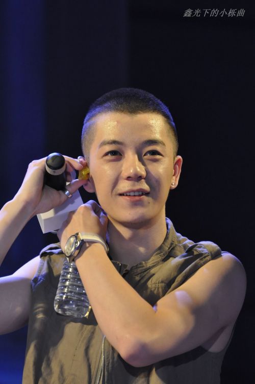 王栎鑫