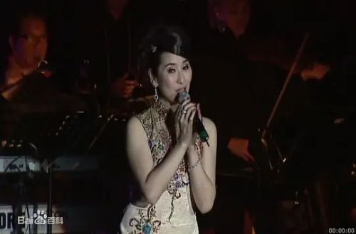 区霭玲