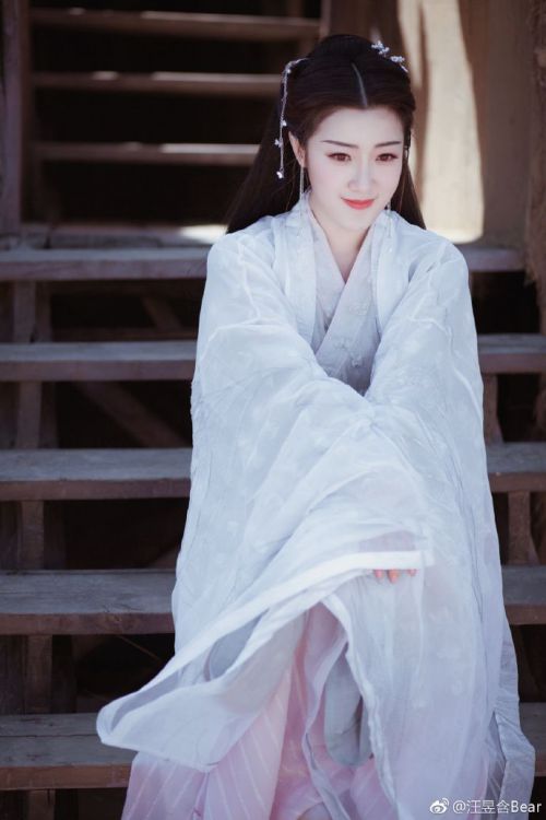 汪昱含