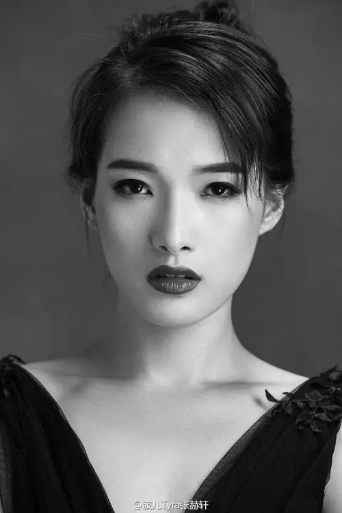 张玻溦