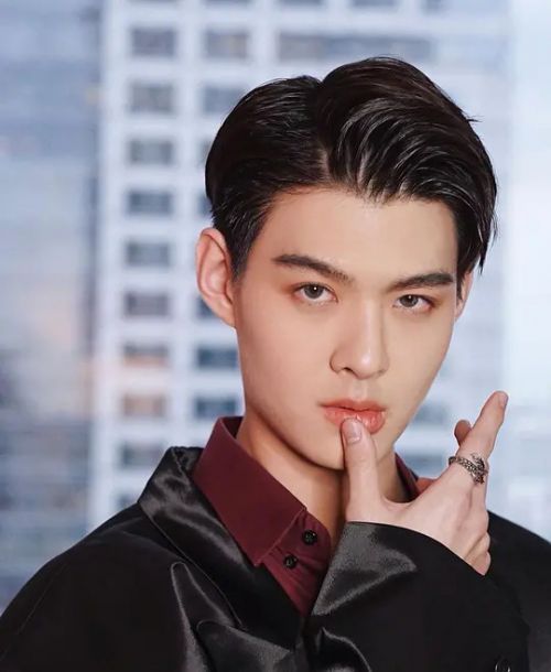 黄明明