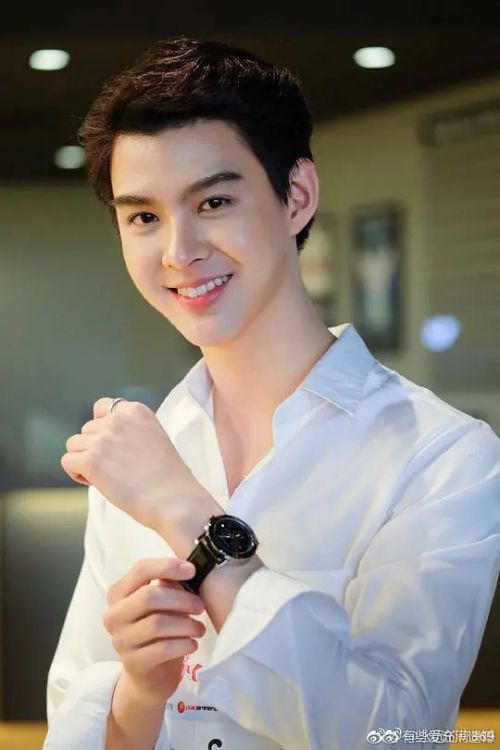 黄明明