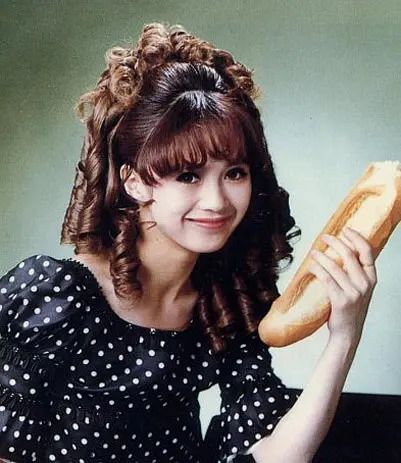 加贺麻理子
