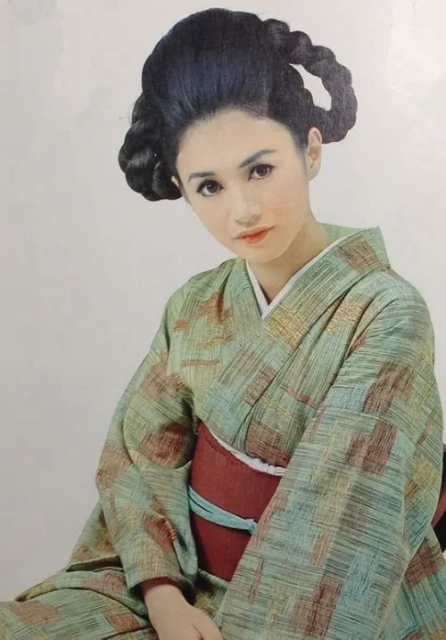 加贺麻理子