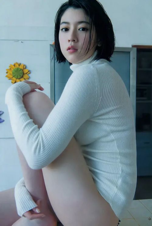 三吉彩花