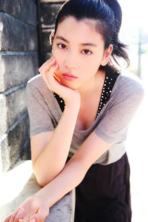 三吉彩花